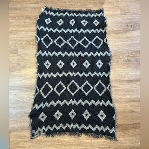 Wilfred Black and Gray Geometric Scarf